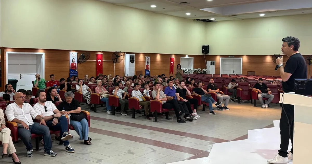 İzmit’te gençlere ‘Üretken Yapay Zeka’ semineri