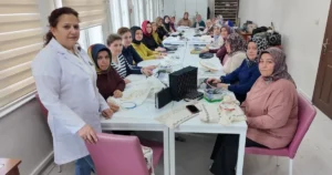 Kayseri Büyükşehir Belediyesi bünyesinde faaliyet gösteren KAYMEK, ücretsiz kurslarla unutulmaya