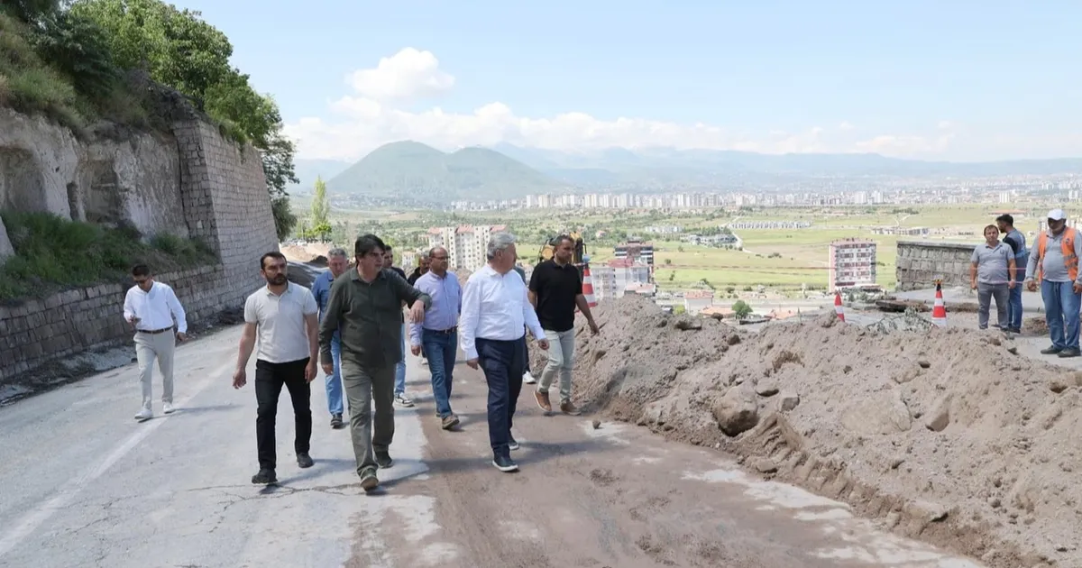 Kayseri Melikgazi’den çöken istinat duvarına acil müdahale