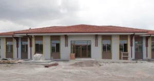 İlçedeki okul öncesi eğitim ihtiyacını karşılamak amacıyla yeni okullar yapmaya