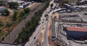 Kocaeli Darıca Dutluk Sokak’taki üstyapı yenileme çalışmalarını inceleyen Kocaeli Büyükşehir