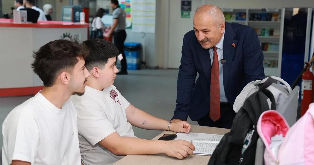 Kocaeli Gebze’de Başkan Büyükgöz öğrencilere başarı diledi