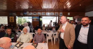 Kocaeli Büyükşehir Belediye Başkanı Tahir Büyükakın, Derince’de Yörükler Derneği üyeleriyle