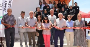 İZMEK’in Kurtdere’de düzenlediği yıl sonu sergisinde kursiyerlerin el emeği ürünleri