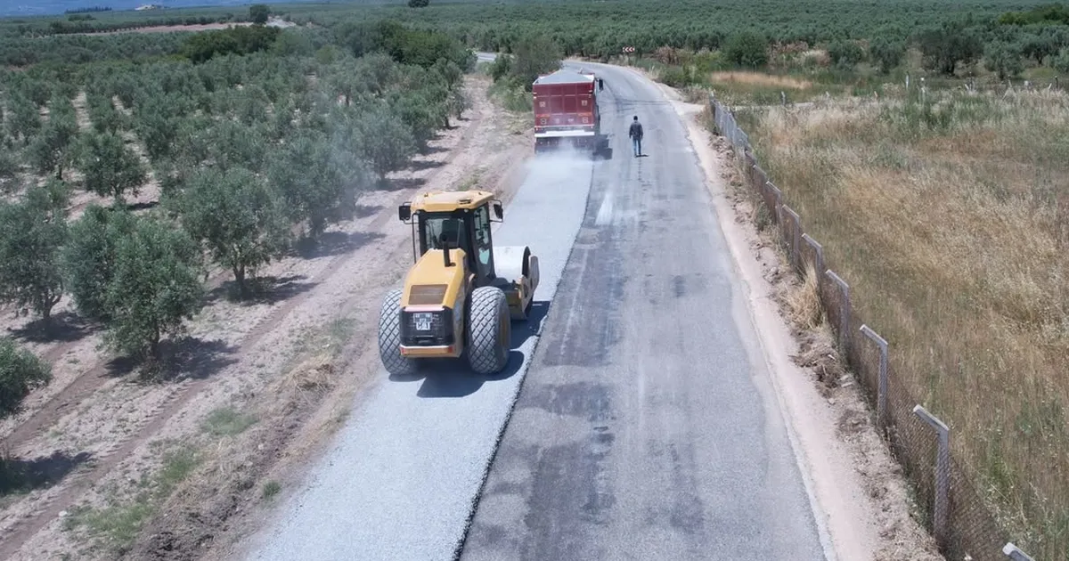 Manisa’da Akhisar Mecidiye ve Şehzadeler Yeniharmandalı’nın yollarına bakım