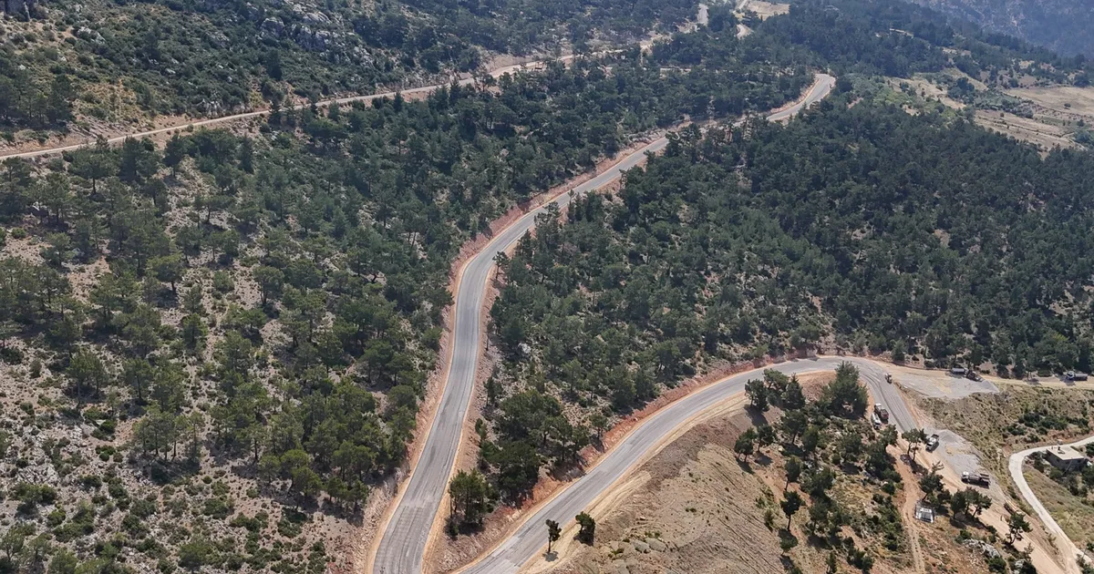 Mersin Büyükşehir, Gülnar’da 5 mahallenin yolunu genişletti