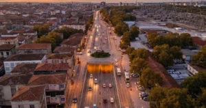 Sakarya Büyükşehir Belediyesi, modern şehircilik anlayışı doğrultusunda ulaşımda trafiği rahatlatacak