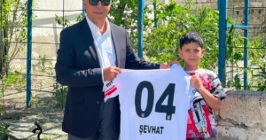 Garisya Köyü’nde yaşayan küçük Beşiktaş taraftarı Şevhat Arpacı, Instagram üzerinden