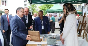 16.Uluslararası Sanat Günleri etkinliğinin açılışına katılan Trabzon Büyükşehir Belediye Başkanı