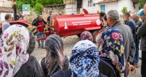 Tire’nin Küçükkale Mahallesi’nde yangın tehdidine karşı köy halkı teyakkuza geçti.