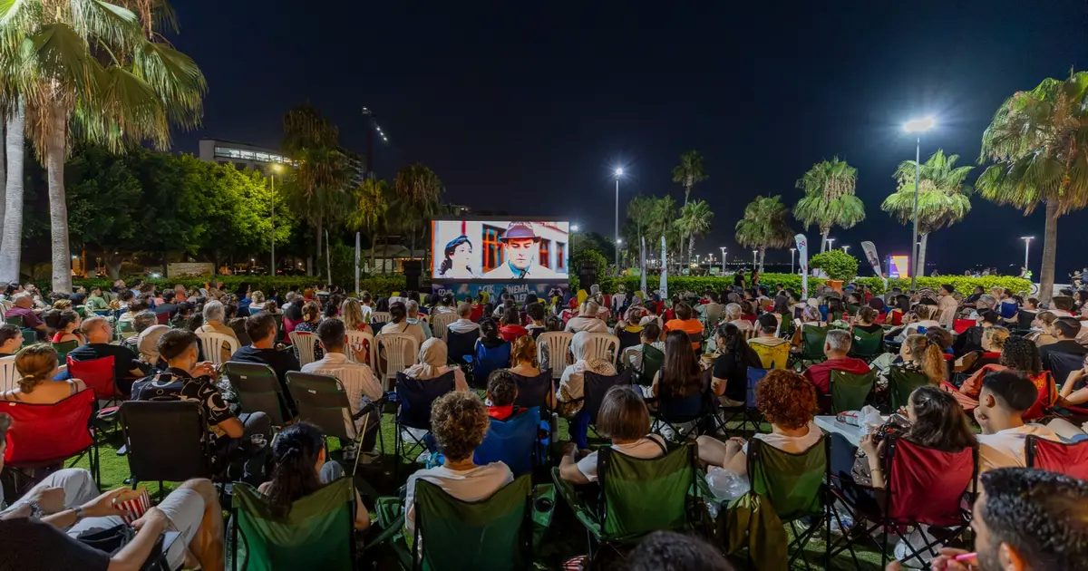 Açık hava sinema keyfi günümüze taşındı