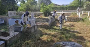 Antalya Büyükşehir Belediyesi Mezarlıklar Şube Müdürlüğü ekipleri, ilçelerde bulunan mezarlıklarda