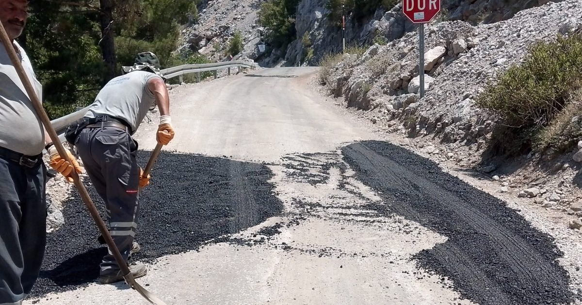 Antalya Büyükşehir’den Alanya kırsalına yol bakımı