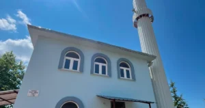 Antalya'nın Kumluca ilçesine bağlı Karagöl Yaylası'nda bulunan Bilâl-i Habeşi Camii'nde