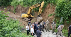Artvin Valisi Turan Ergün, Gürcistan'a açılan Sarp Sınır Kapısı başta