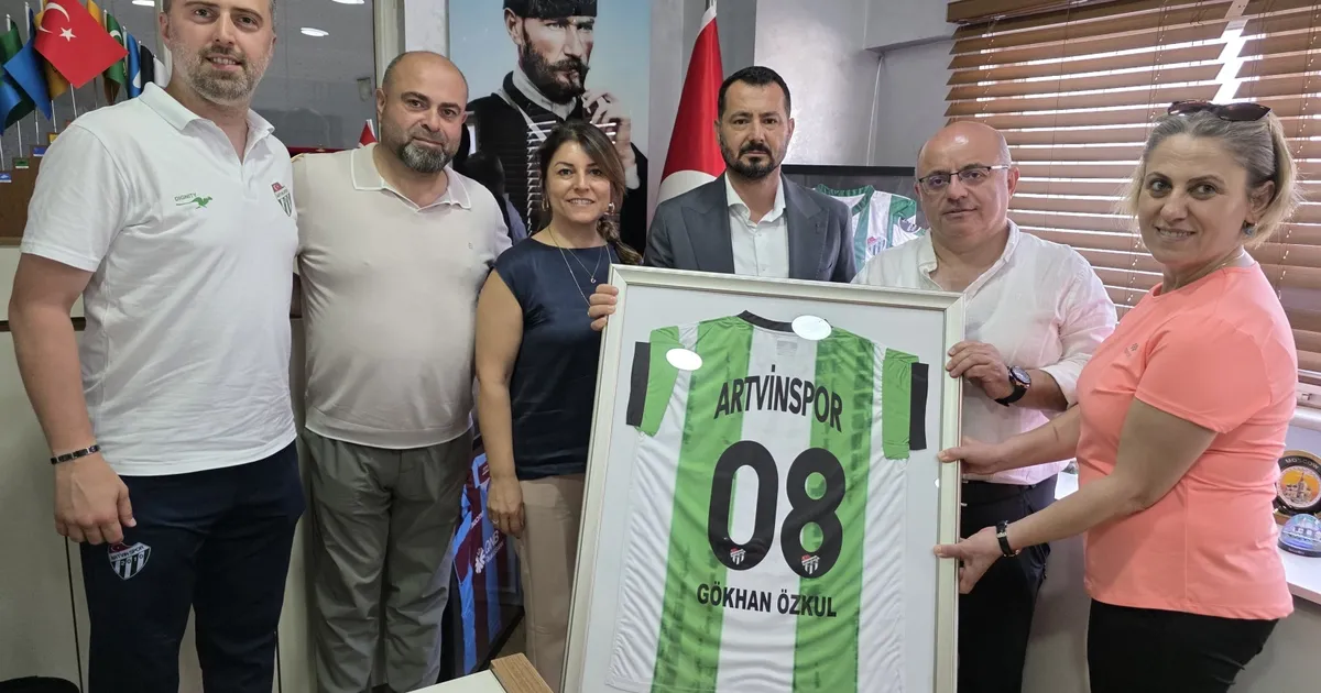 Artvinspor’un kadın voleybol takımına Bursa’dan sponsorluk desteği