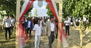 Ankara Büyükşehir Belediyesi’nin kente kazandırdığı ATA Çiftliği, ilk dut hasadına