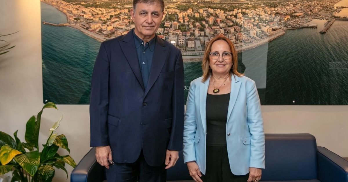 Başkan Tugay Güzelbahçe’de esnaf ve vatandaşlarla buluştu