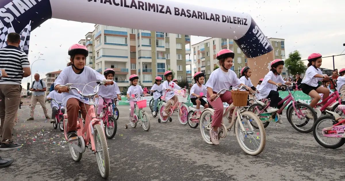 Bisiklet yarışı nefes kesti