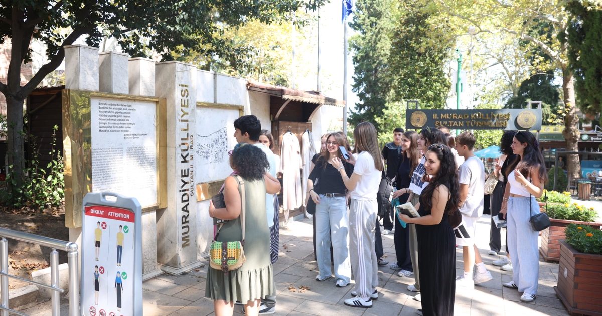 Bursa Osmangazi’de gençler Tanpınar’ın satırlarından tarihe yürüdü