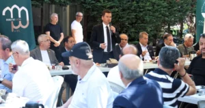 Bursa'da Osmangazi Belediye Başkanı Erkan Aydın, mahalle buluşmaları kapsamında Alemdar
