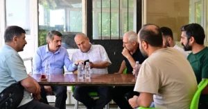 Bursa'da Yıldırım Belediye Başkanı Oktay Yılmaz, Teleferik Mahallesi’nde esnafla bir