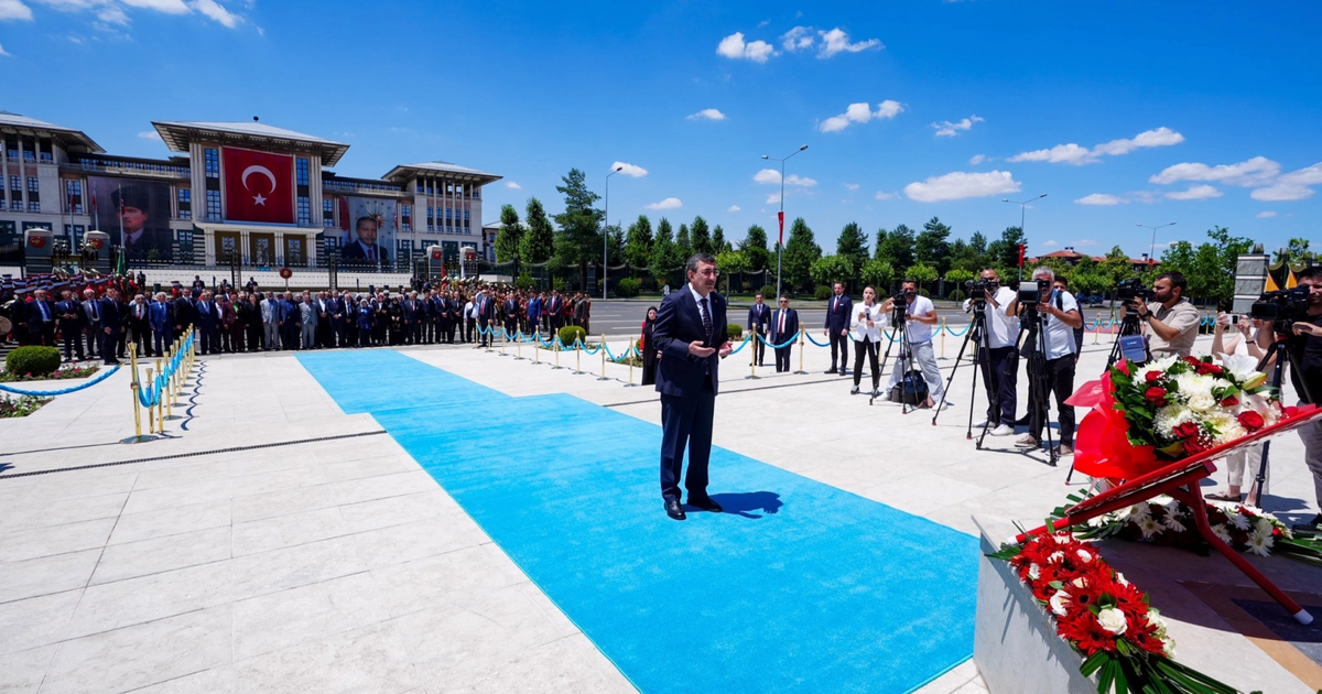 Cevdet Yılmaz’dan 15 Temmuz Demokrasi ve Milli Birlik Anıtı’na ziyaret