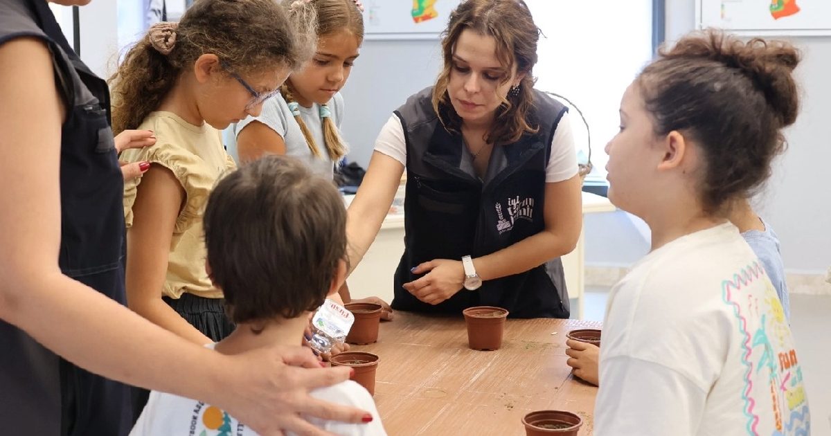  Efes Tarlası Yaşam Köyü’nde çocuklar toprakla buluştu