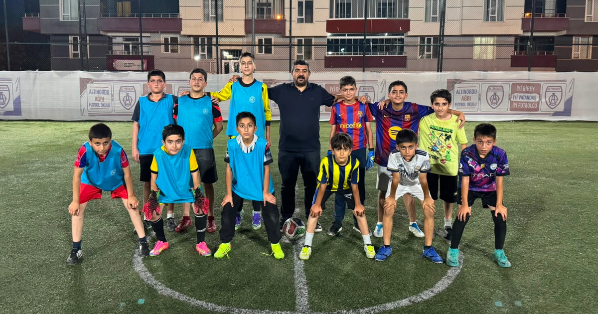 Futbol Saha Komiserleri Derneği Minikler Futbol Turnuvası sona erdi