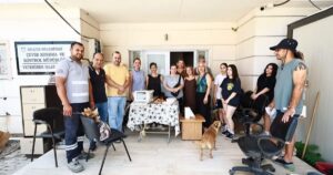 İzmir Efes Selçuk Belediyesi Hayvan Barınağı’ndaki can dostlarına anlamlı bir
