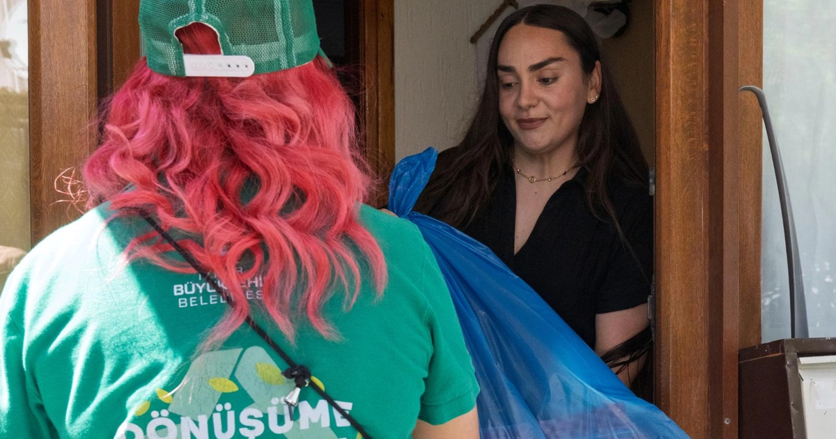 İzmir’de geri dönüşüm kapıya geldi