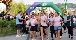 Dünyanın dört bir yanındaki tutkulu koşuculardan oluşan uluslararası bir topluluk,