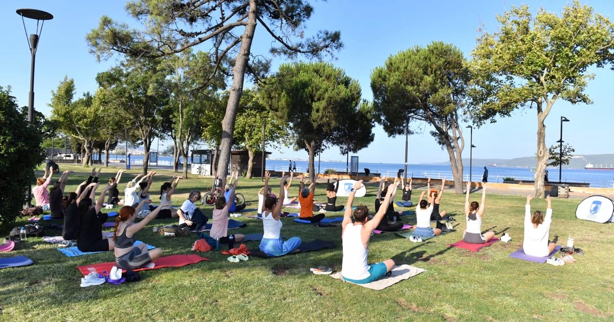 Kadınlar Boğaz’a karşı yogo yaptı