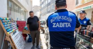 Mersin Büyükşehir Belediyesi Zabıta Dairesi Başkanlığı ekipleri; kent estetiğini korumak,