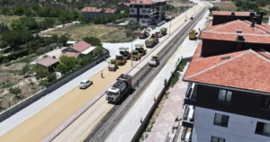 Karatay'da ulaşımı güçlendirecek iki önemli proje eş zamanlı ilerliyor. Adana