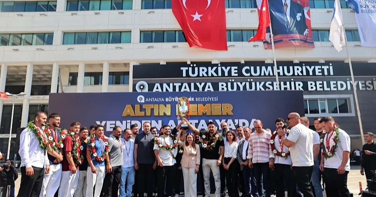 Kırkpınar Başpehlivanı Erkan Taş’a coşkulu karşılama