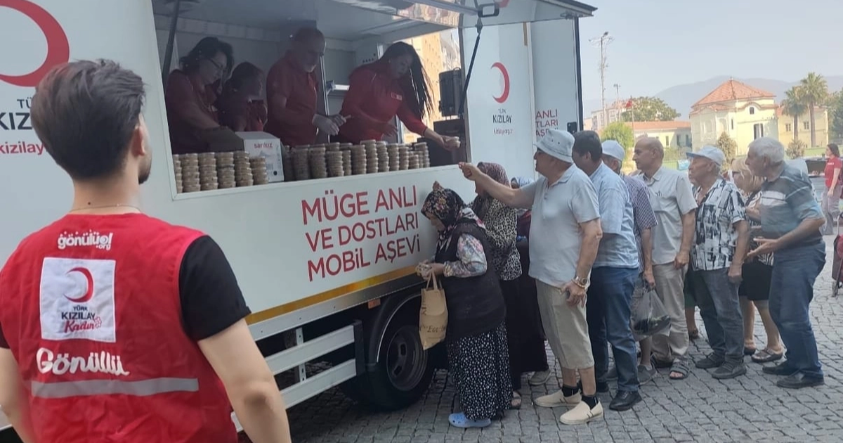 Kızılay Bornova’dan 2 bin kişilik aşure ikramı