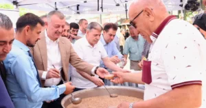 Kocaeli Büyükşehir Belediye Başkanı Tahir Büyükakın, oda başkanları ile birlikte