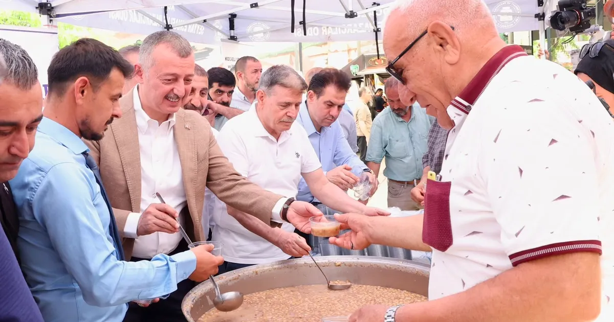 Kocaeli’de aşure kazanı kardeşlik için kaynadı