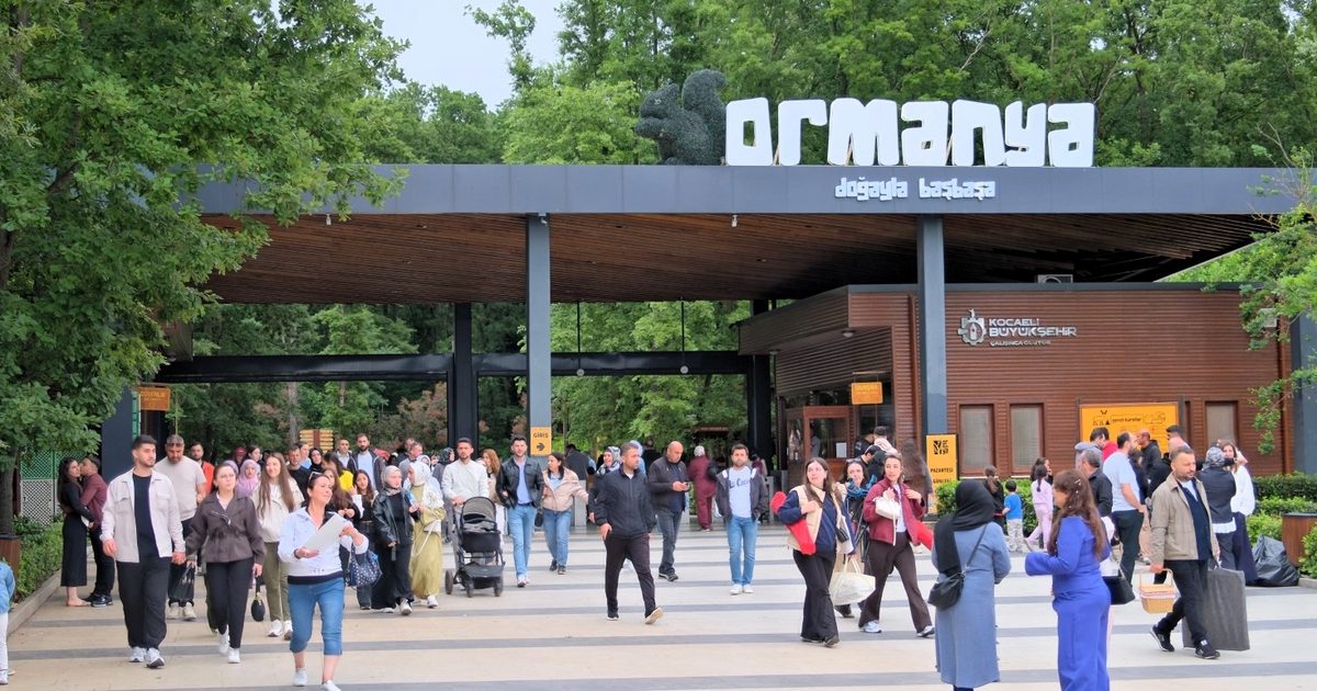 Kocaeli’de meydanlar ve millet bahçeleri sosyal hayatın merkezi oldu
