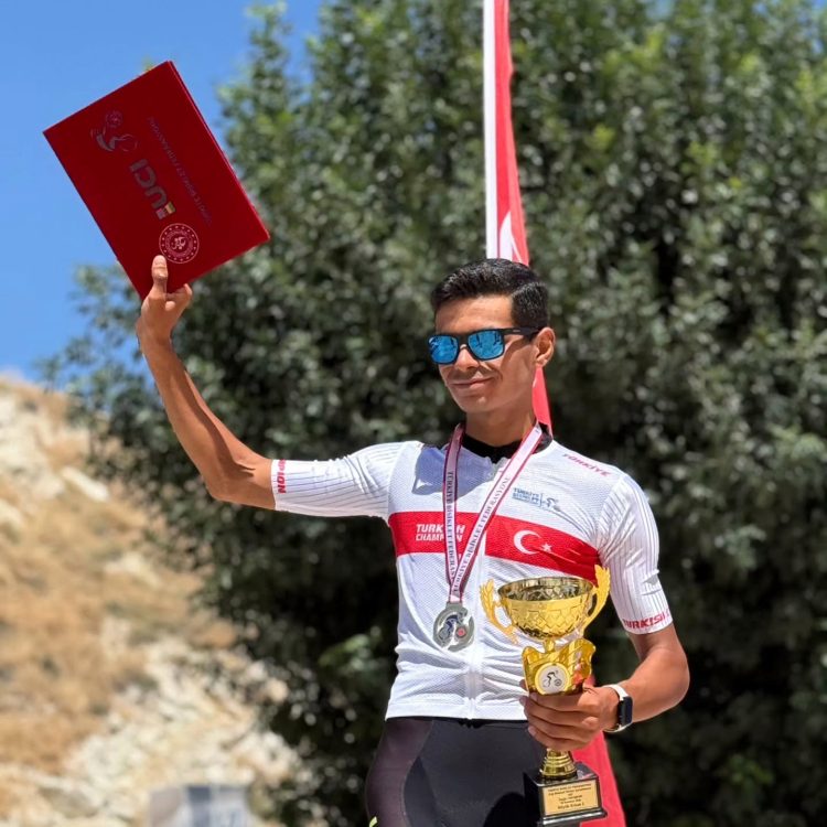 Konya Büyükşehir Belediyesporlu Ahmet Can Akpınar Türkiye Şampiyonu oldu