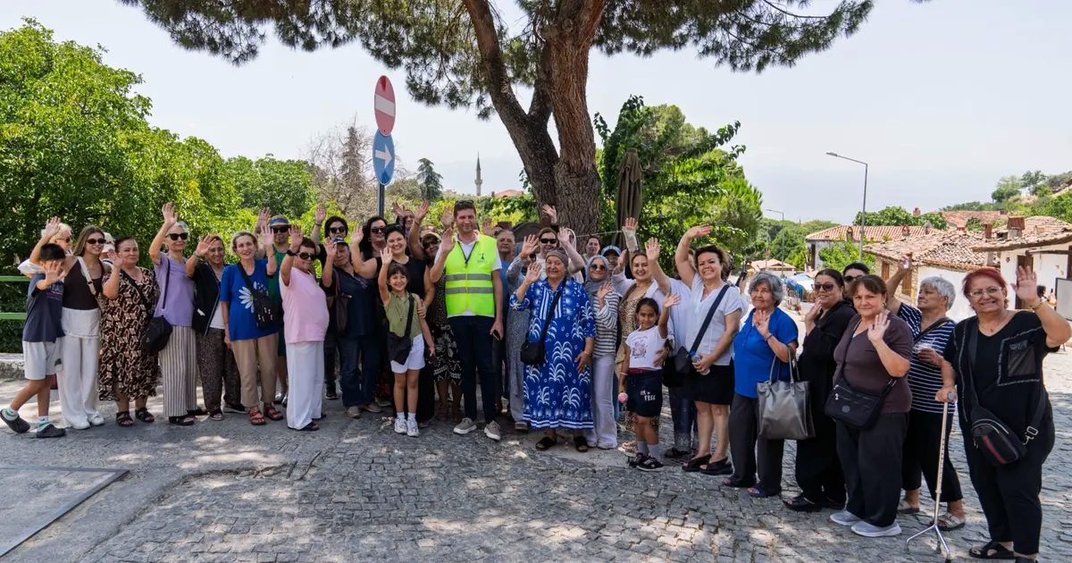 Kültür gezileriyle İzmir’i keşfettiler