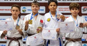 Kocaeli Büyükşehir Belediyesi Kağıtspor Kulübü, farklı branşlarda elde ettiği ulusal