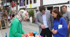 Kütahya Belediye Başkanı Eyüp Kahveci, Germiyan Sokak'ta düzenlenen Kütahya Yöresel