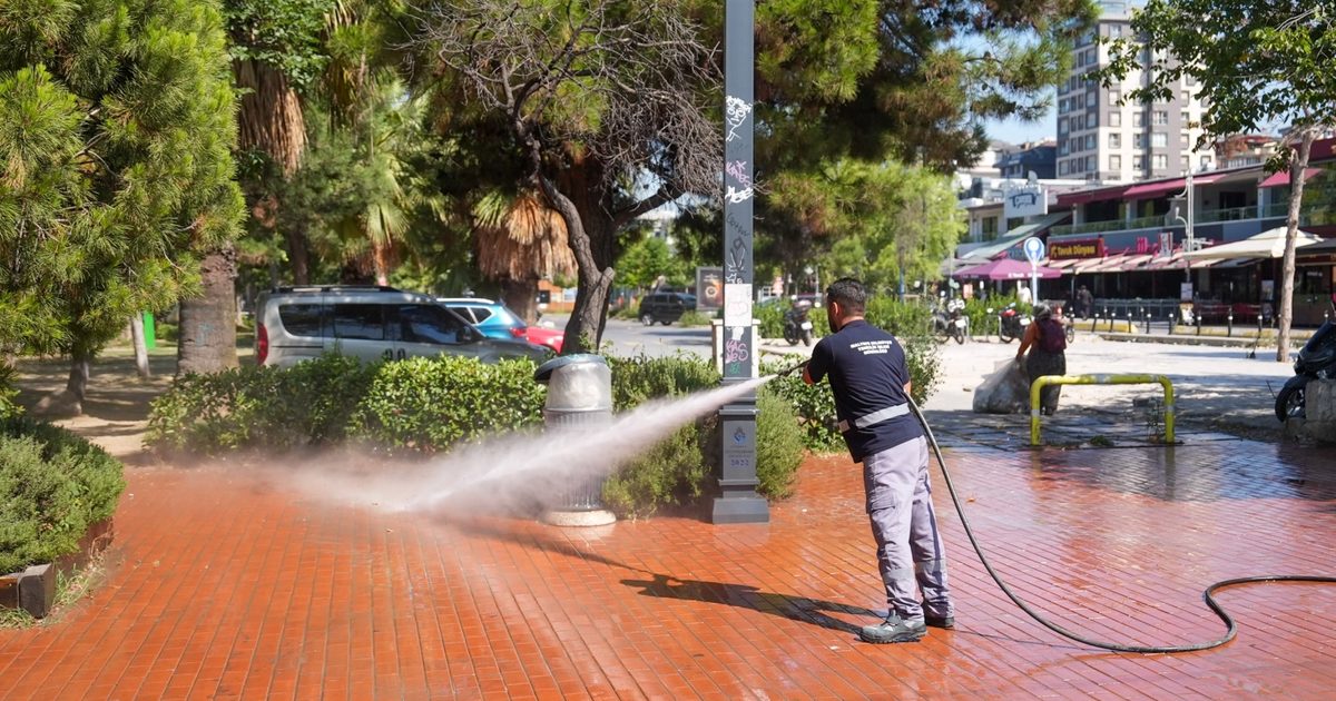 Maltepe’de toplu temizlik çalışmaları sürüyor