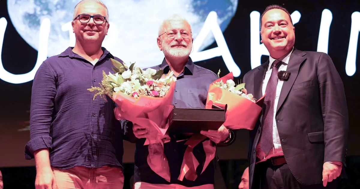 Manisa’da 27. Adala Hermos Festivali’nde Onur Akın rüzgârı