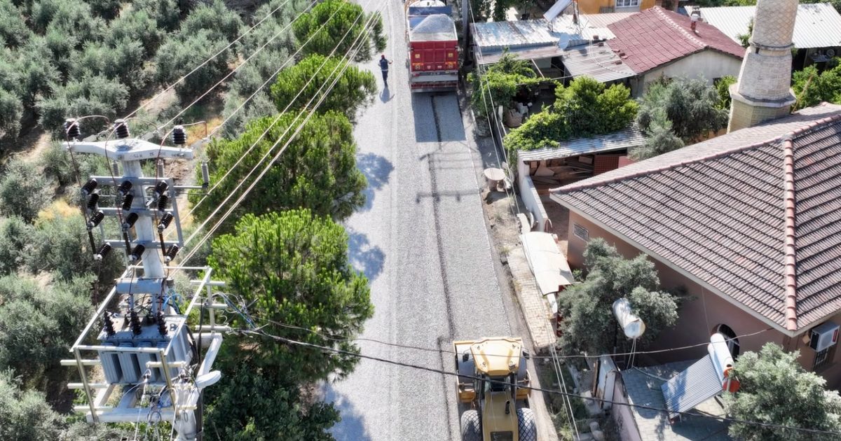 Manisa’da Alaşehir’de yol konforunu artırıyor