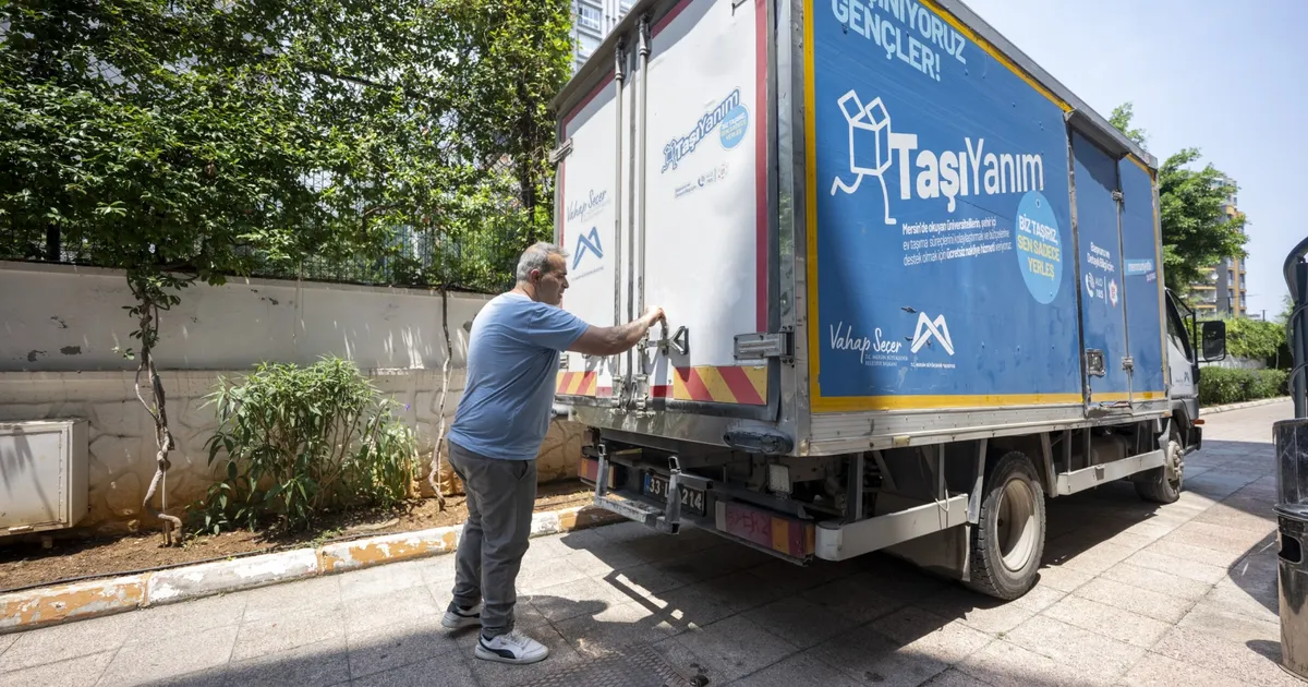 Mersin’de öğrencilere TaşıYanım desteği
