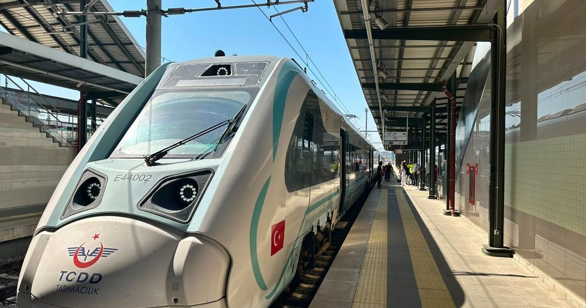 Millî elektrikli tren seti Trakya’da ilk seferine çıktı