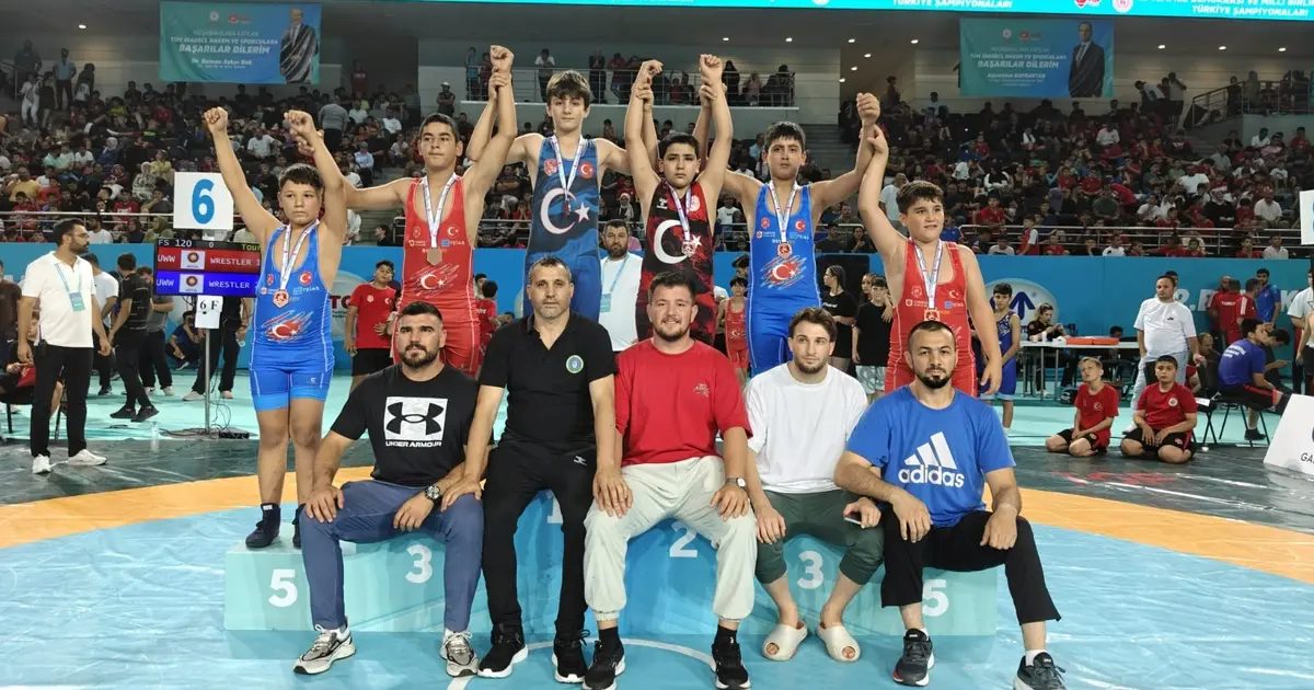 Minikler güreş Türkiye Şampiyonası’na Bursa Büyükşehir damgası